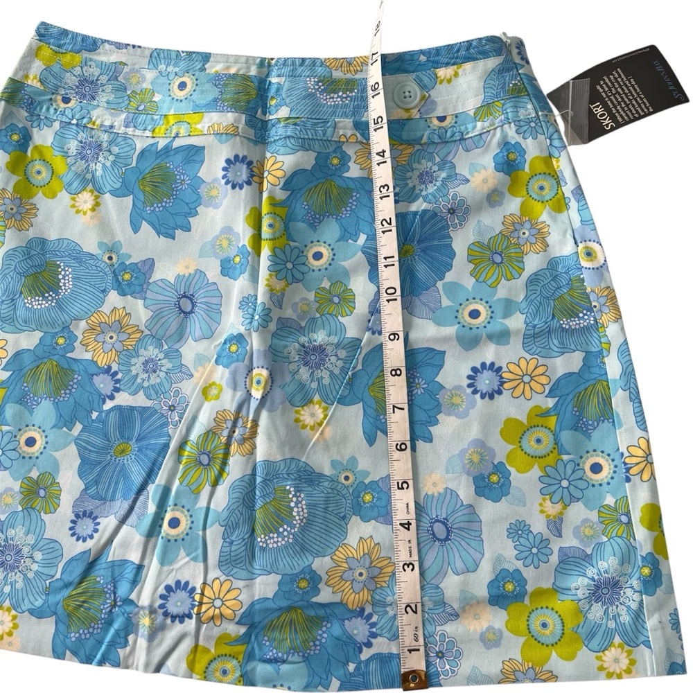 St John’s Bay Aqua Print skort. New with tags. Size 8.